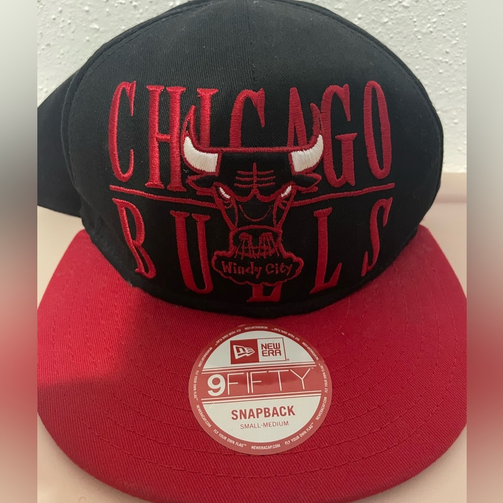 Chicago Bulls New Era hardwood classics SnapBack. Size Small/Medium.